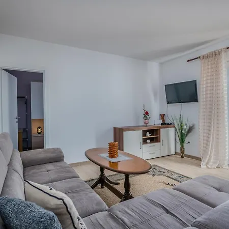 With A Parking Space Milovcici, Krk - 19308 Apartament