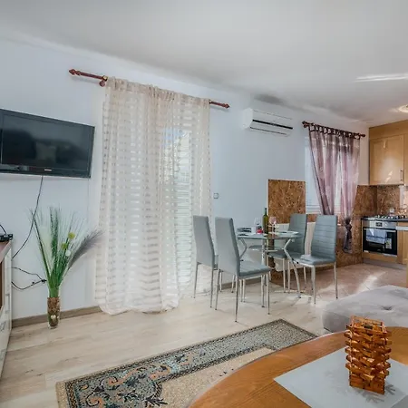 With A Parking Space Milovcici, Krk - 19308 Apartament